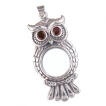 Garnet eyed owl magnifying glass