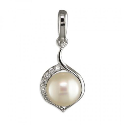 White fresh water pearl in...