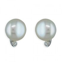 Freshwater pearl with rub-over...