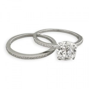 Solitaire cubic zirconia on micr...
